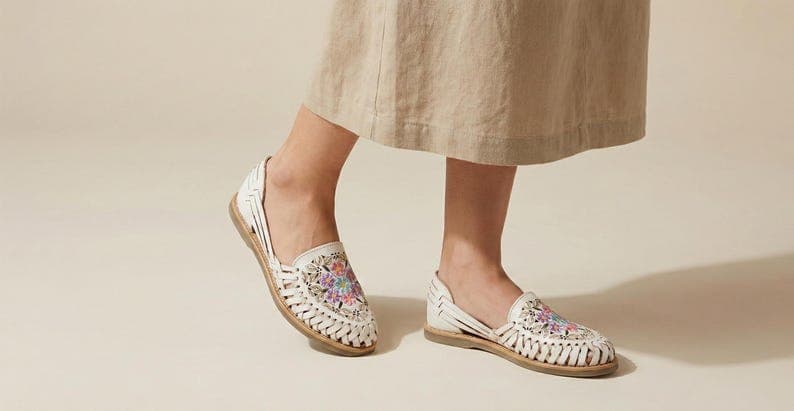 Huaraches bordados para mujer